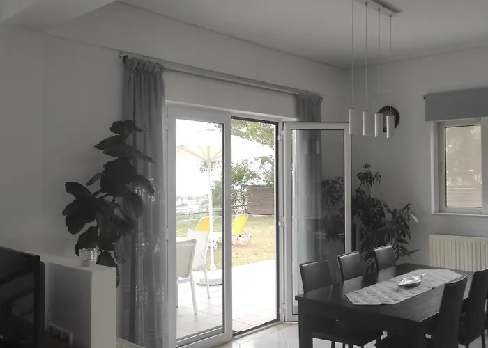 Sea Breeze Holiday home