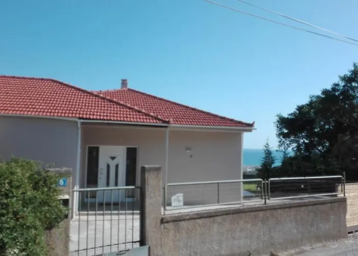 Sea Breeze Holiday home *