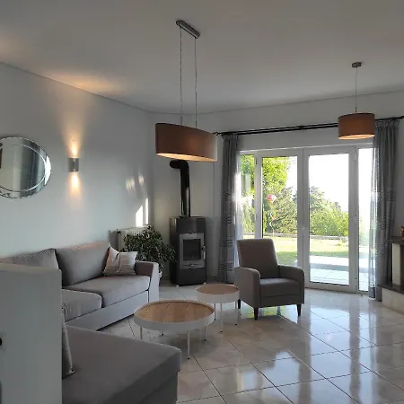 Sea Breeze Holiday home *