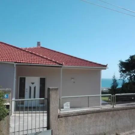 Sea Breeze Holiday home *