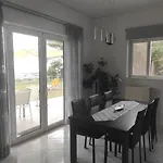 בית נופש Sea Breeze