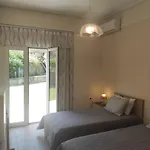 בית נופש Sea Breeze *
